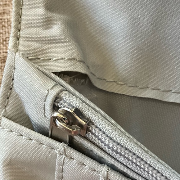 Liz Claiborne Crossbody - Picture 9 of 11